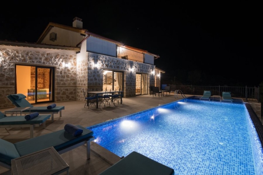 Villa Ev May