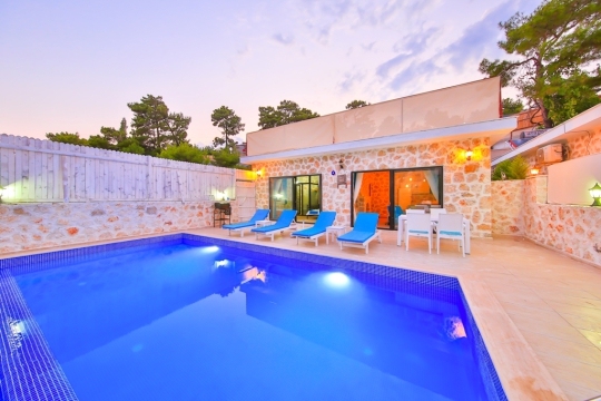 villa stone house 1